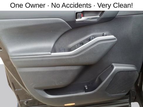 Used 2021 Toyota Highlander XLE AWD/4WD image 10