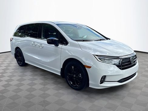 Used 2024 Honda Odyssey Sport image 4