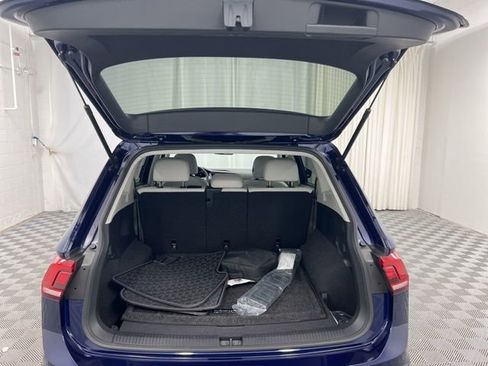 Used 2022 Volkswagen Tiguan SE image 8