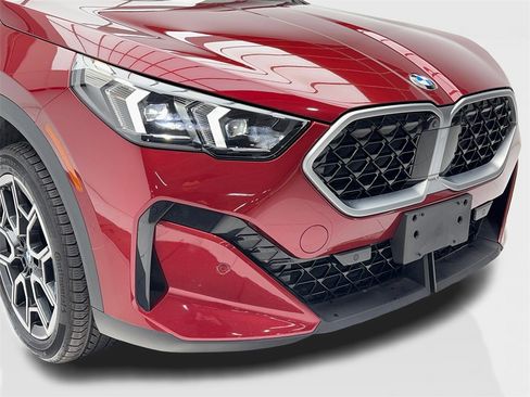 Used 2025 BMW X2 xDrive28i w/ Premium Package image 3