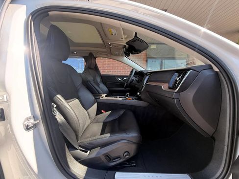 Used 2022 Volvo S60 B5 Momentum AWD/4WD image 16