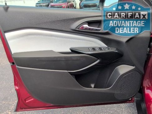 Certified 2025 Chevrolet Trax LT image 12