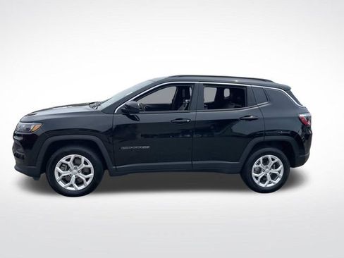 Used 2024 Jeep Compass Latitude AWD/4WD image 2