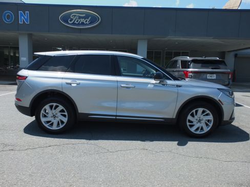 Used 2024 Lincoln Corsair FWD image 2