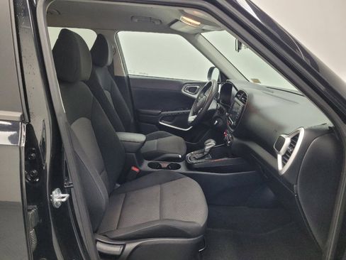Used 2023 Kia Soul LX w/ LX Technology Package FWD image 21