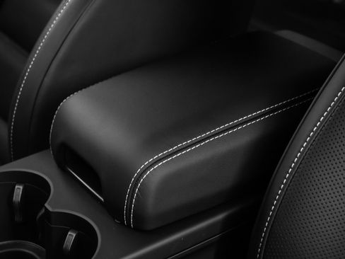 Used 2025 Porsche Macan Turbo image 38