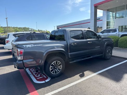 Used 2020 Toyota Tacoma TRD Sport w/ Technology Package image 3