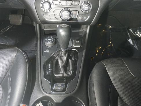 Used 2020 Jeep Cherokee Limited AWD/4WD image 16