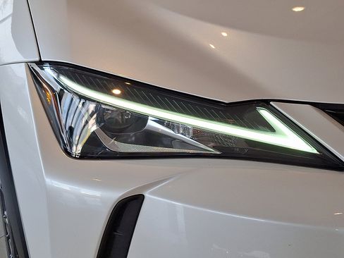 Used 2021 Lexus UX 250h w/ Premium Package image 10