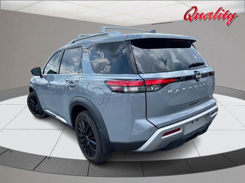 Used 2024 Nissan Pathfinder Platinum AWD/4WD image 5