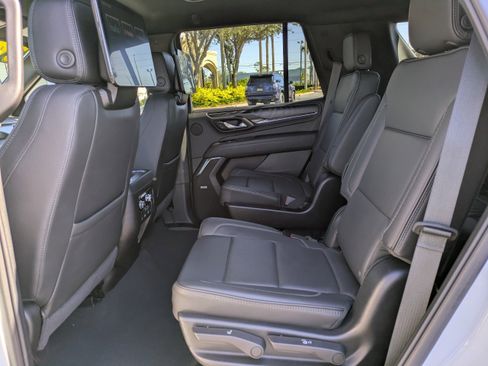 Used 2024 GMC Yukon Denali w/ Advanced Technology Package image 13