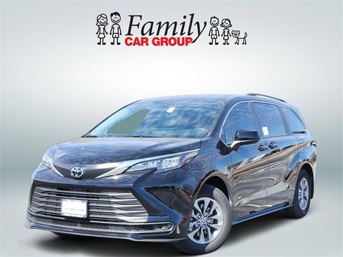 New 2026 Toyota Sienna LE image 1