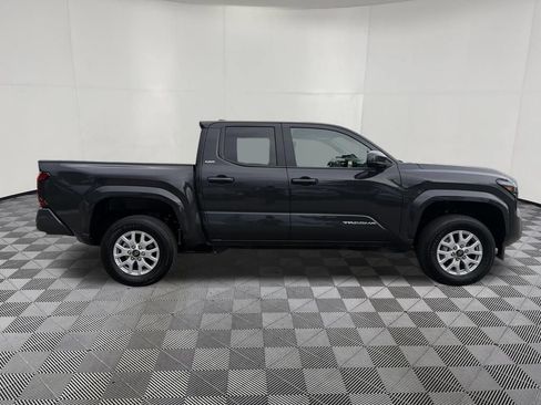 Used 2025 Toyota Tacoma SR5 AWD/4WD image 10
