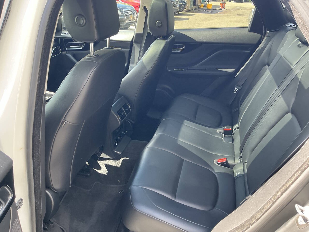 Used 2018 Jaguar F-PACE Premium AWD/4WD image 23