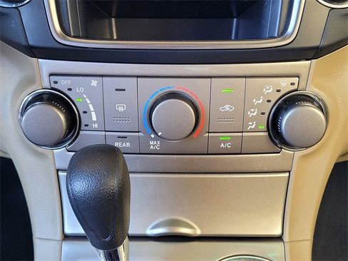 Used 2013 Toyota Highlander FWD image 25