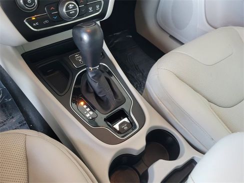 Used 2021 Jeep Cherokee Limited w/ Elite Package image 27