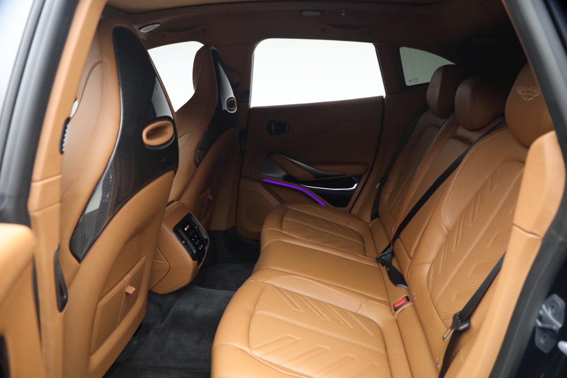 Used 2026 Aston Martin DBX S AWD/4WD image 17