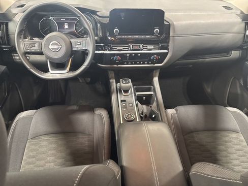 Used 2025 Nissan Pathfinder SV image 12