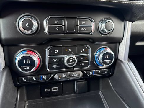 Used 2023 GMC Yukon SLT w/ SLT Premium Package AWD/4WD image 34