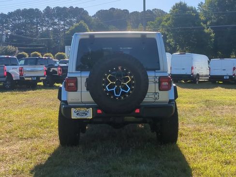 Used 2023 Jeep Wrangler Unlimited Sahara w/ LED Lighting Group AWD/4WD image 12