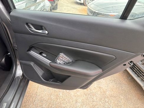 Used 2025 Nissan Altima 2.5 SR FWD image 14