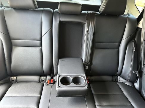 Certified 2025 Nissan Rogue SL FWD image 21