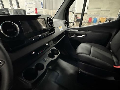 New 2025 Mercedes-Benz Sprinter 2500 image 23