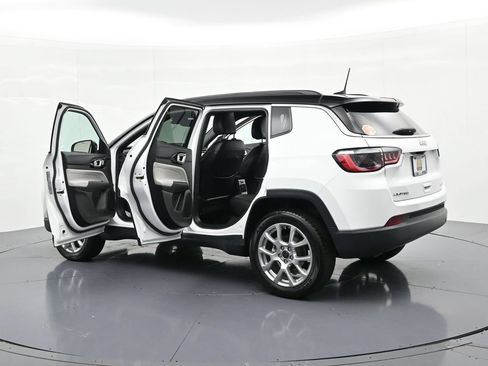 Used 2025 Jeep Compass Limited AWD/4WD image 26