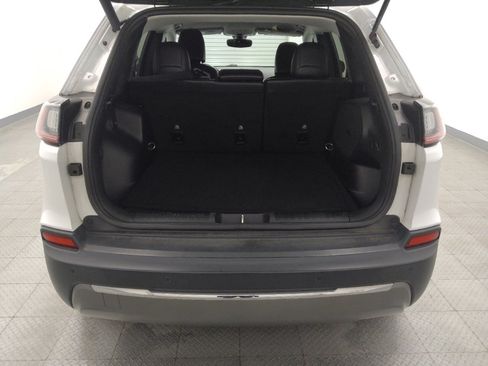 Used 2019 Jeep Cherokee Limited FWD image 29