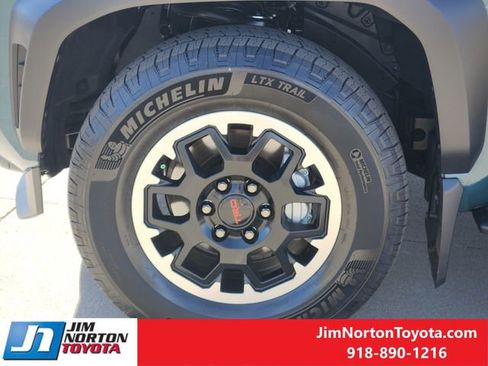 Used 2025 Toyota 4Runner TRD Off-Road Premium image 13