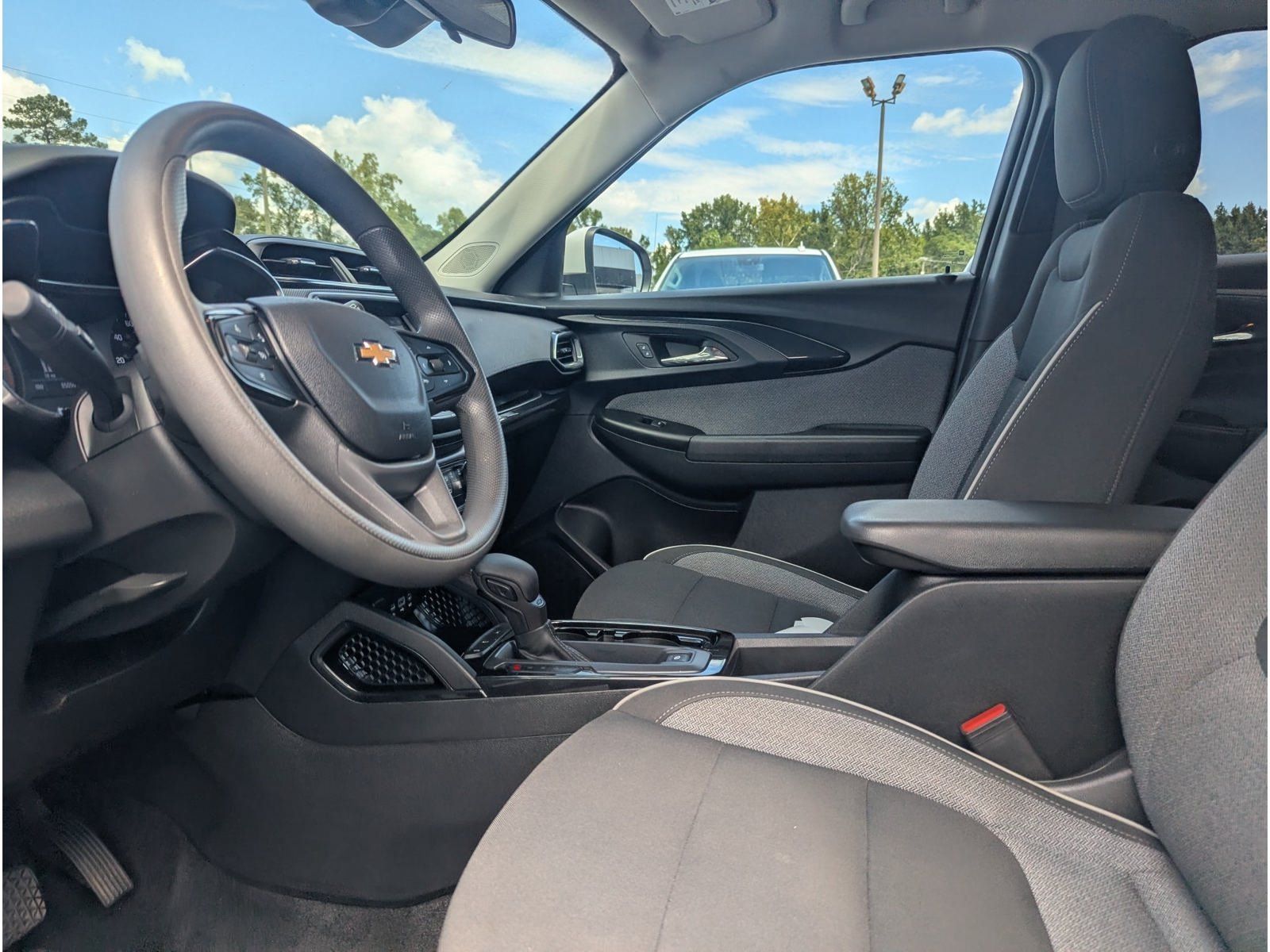 Used 2023 Chevrolet TrailBlazer LT FWD image 11