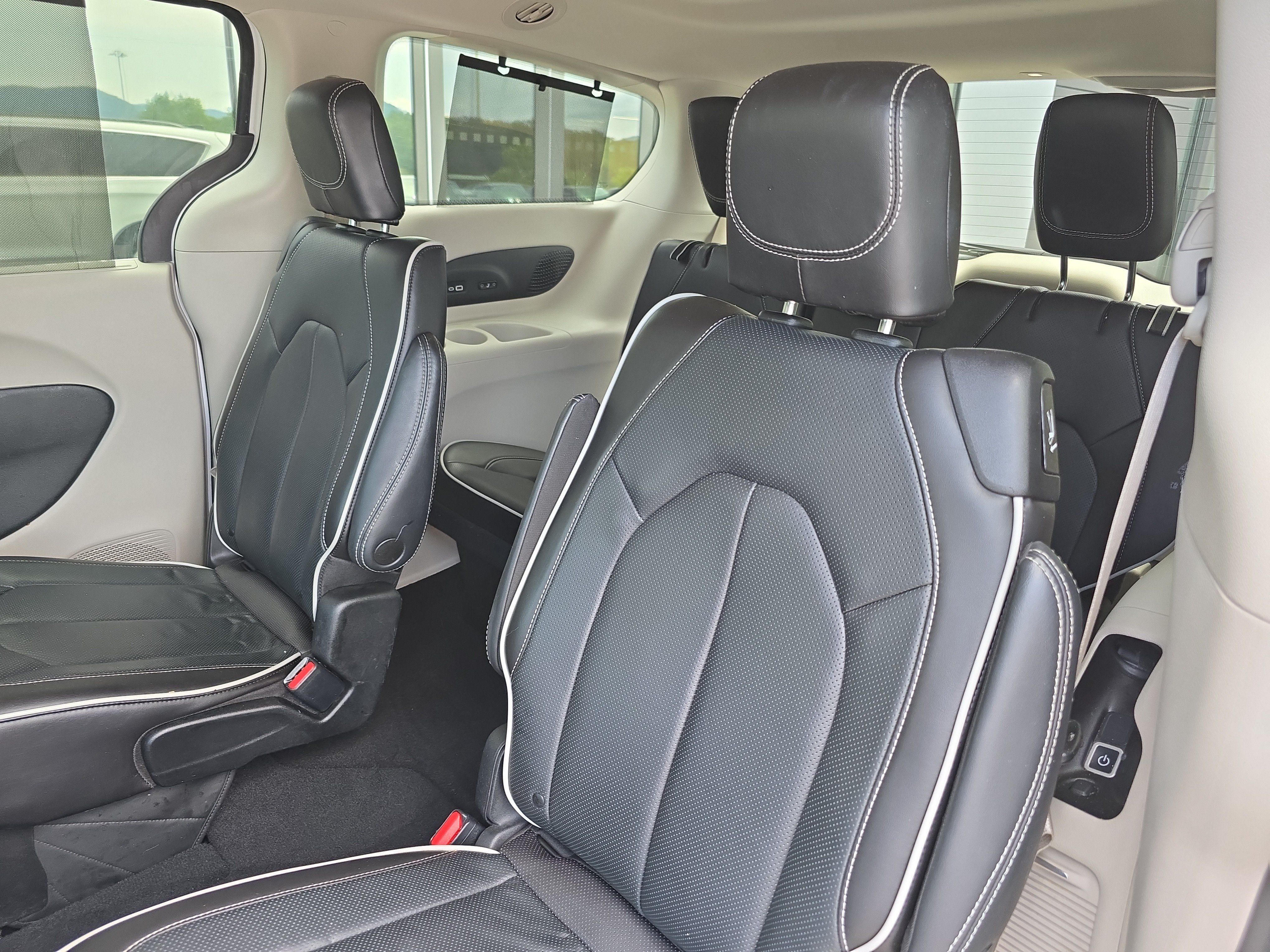 Used 2023 Chrysler Pacifica Limited w/ Uconnect Theater Family Group AWD/4WD image 13
