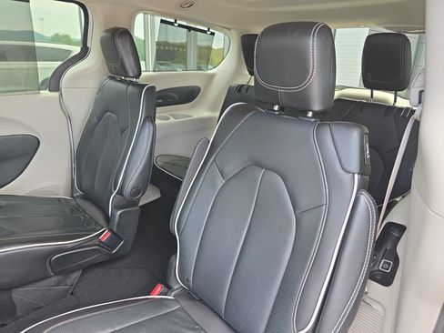 Used 2023 Chrysler Pacifica Limited w/ Uconnect Theater Family Group AWD/4WD image 13