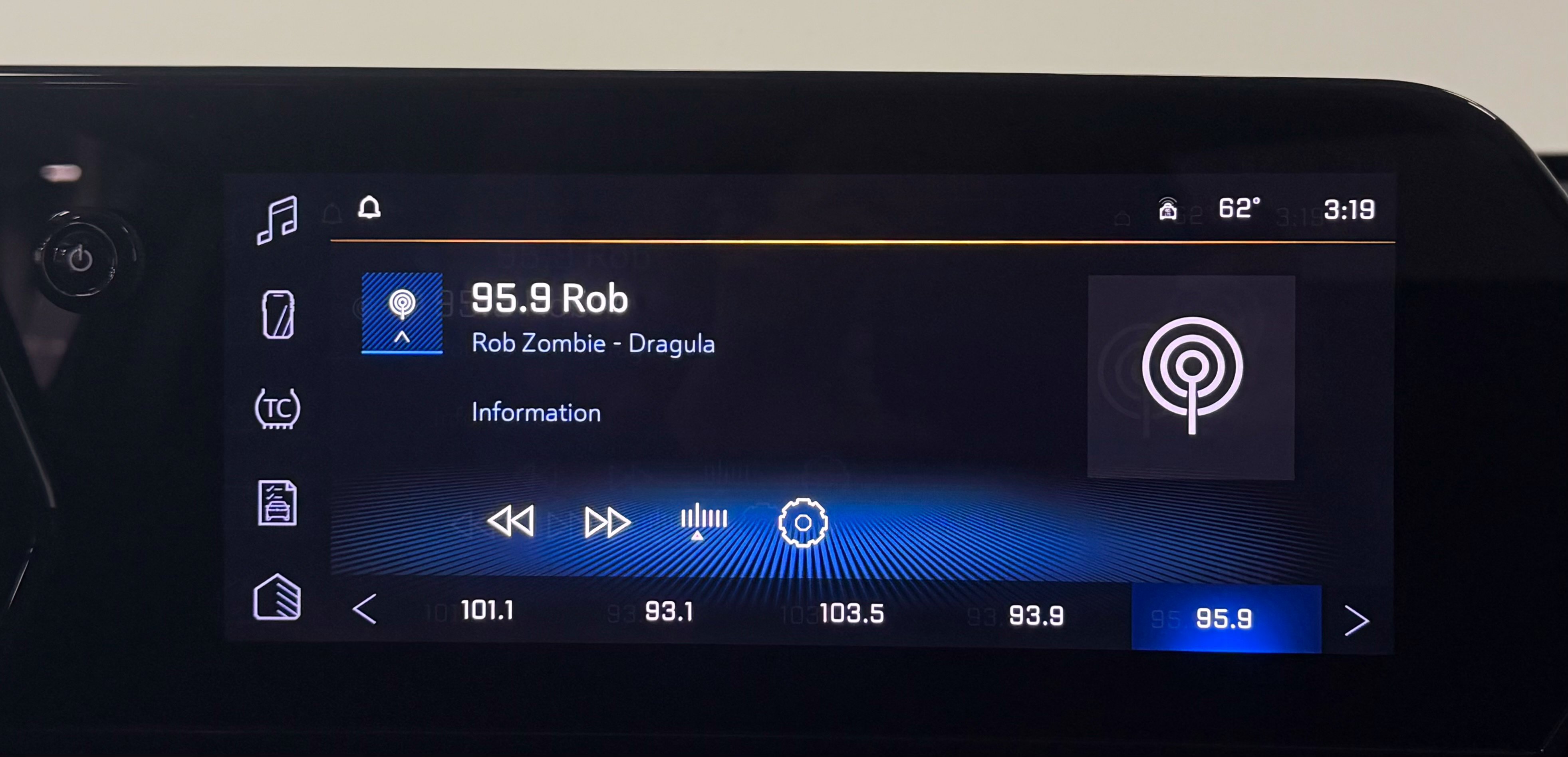 Used 2025 Chevrolet Trax LT w/ Driver Confidence Package FWD image 17