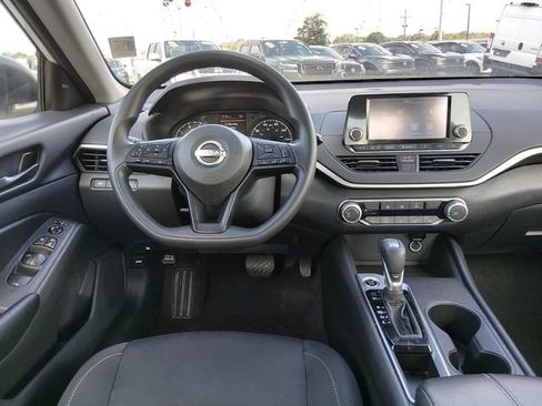 Certified 2024 Nissan Altima 2.5 S FWD image 10