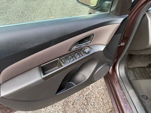 Used 2015 Chevrolet Cruze LT image 29