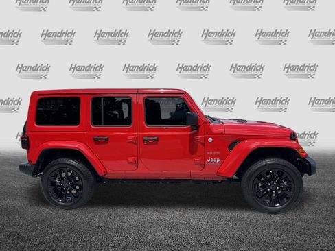 Used 2024 Jeep Wrangler Unlimited Sahara w/ Technology Group AWD/4WD image 11
