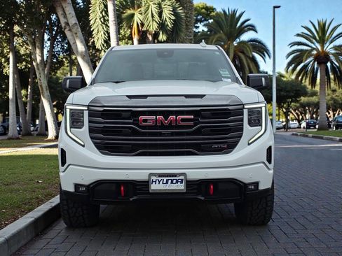 Used 2022 GMC Sierra 1500 AT4 w/ AT4 Premium Package AWD/4WD image 3