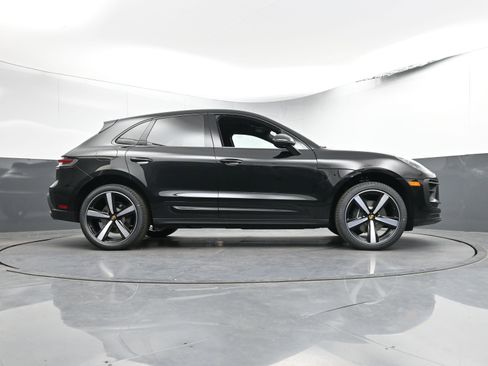 Certified 2025 Porsche Macan image 31