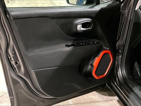 Used 2018 Jeep Renegade Sport w/ Power & Air Group image 22