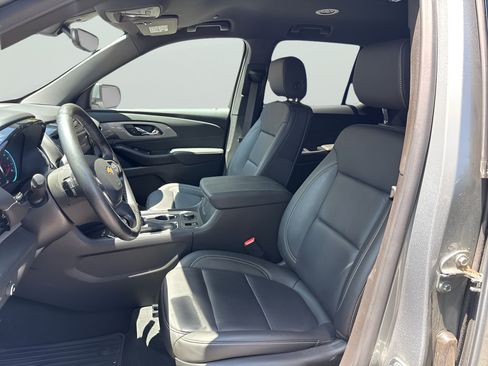 Used 2023 Chevrolet Traverse LT w/ LT Premium Package AWD/4WD image 17