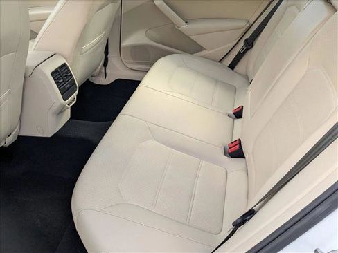 Used 2019 Volkswagen Passat 2.0T Wolfsburg w/ Wheels & Sunroof Package image 19