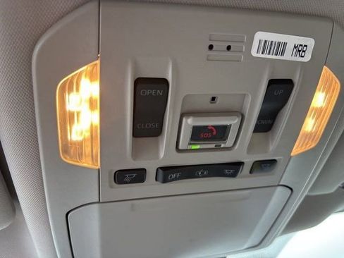 Used 2020 Toyota Highlander Limited image 28