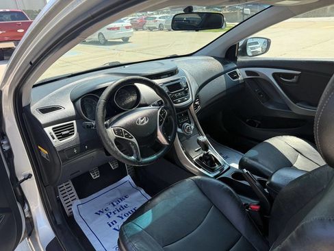 Used 2013 Hyundai Elantra SE image 24