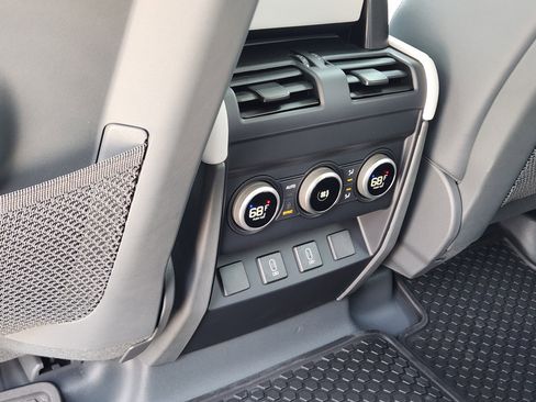 New 2026 Land Rover Defender 110 V8 image 31