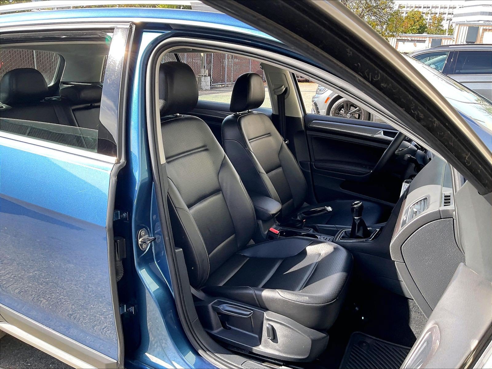 Used 2017 Volkswagen Golf Alltrack S AWD/4WD image 6