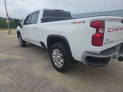 Used 2024 Chevrolet Silverado 2500 LT AWD/4WD image 9