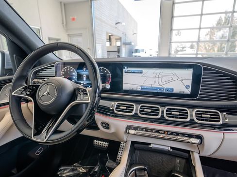 New 2026 Mercedes-Benz GLS 580 4MATIC image 19