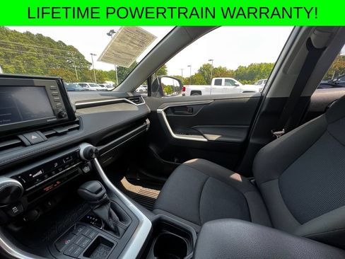 Used 2021 Toyota RAV4 LE AWD/4WD image 11