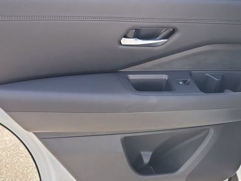 New 2026 Nissan Pathfinder Platinum FWD image 25